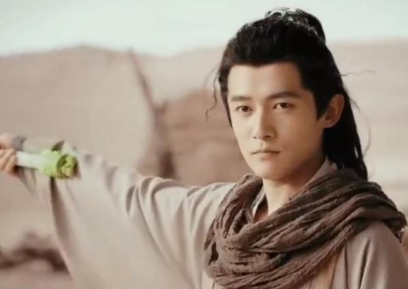 摘掉后险些没认出来他反差感也太强了凯发国际K8国色芳华：戴上眼罩帅气(图15)