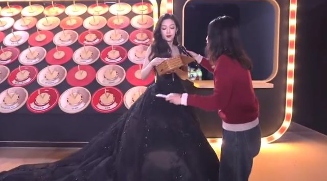 嫌弃微博之夜送礼又添名场面真心礼物太难得凯发K8旗舰店APP送自己眼罩被208(图9)